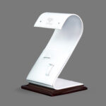 Base de arete con anillo y dije TNT